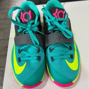 NIKE KD low top basketball shoes